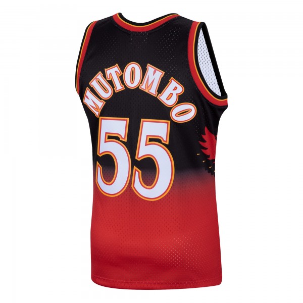 Игровая джерси Atlanta Hawks Dikembe Mutombo 1996 Hardwood Classics Road Swingman By Mitchell & Ness - Scarlett - Mens