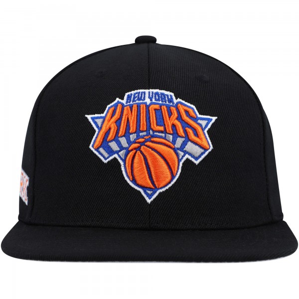 Бейсболка New York Knicks Mitchell & Ness Side Core 2.0 - Black