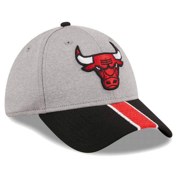 Бейсболка Chicago Bulls New Era Striped 39THIRTY - Gray/Black