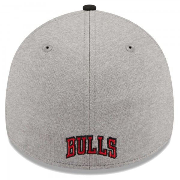 Бейсболка Chicago Bulls New Era Striped 39THIRTY - Gray/Black