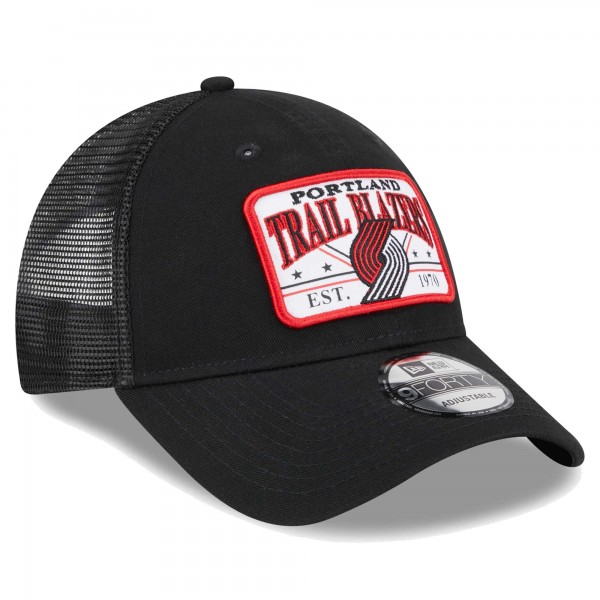 Бейсболка Portland Trail Blazers New Era Plate Oversized Patch Trucker 9FORTY - Black