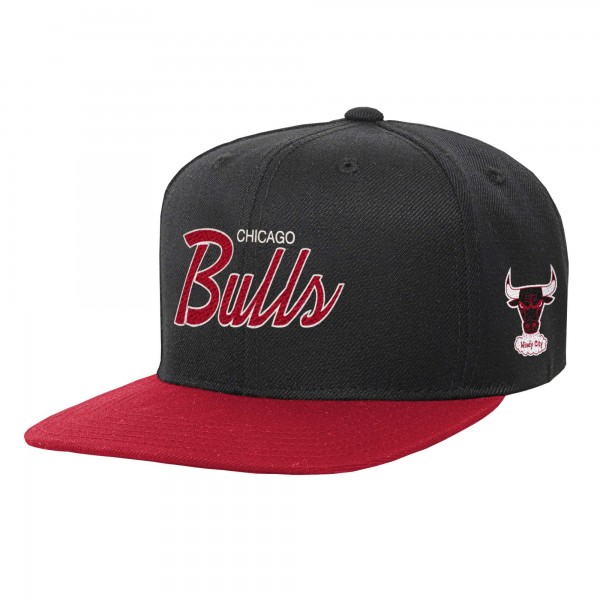 Подростковая Chicago Bulls Mitchell & Ness Black Team Script Snapback Hat
