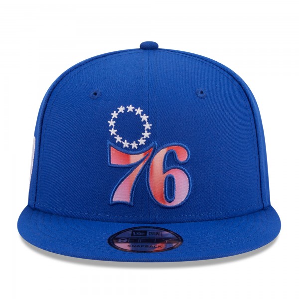 Бейсболка Philadelphia 76ers New Era Royal Gradient Undervisor 9FIFTY Snapback