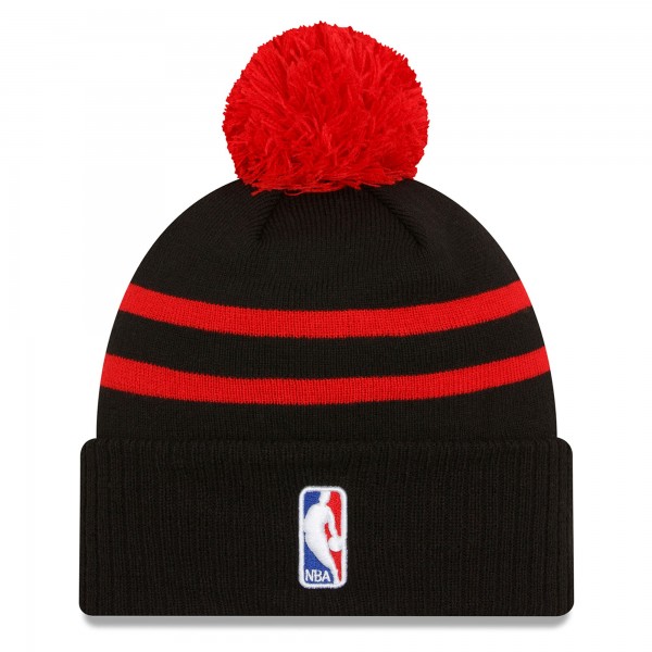 Шапка с помпоном Chicago Bulls New Era 2023/24 City Edition Cuffed - Black