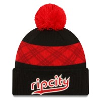 Шапка с помпоном Portland Trail Blazers New Era 2023/24 City Edition Cuffed Knit - Black