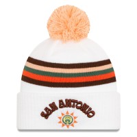 Шапка с помпоном San Antonio Spurs New Era 2023/24 City Edition Cuffed Knit - White