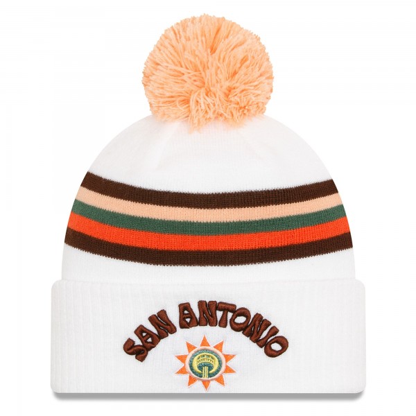 Шапка с помпоном San Antonio Spurs New Era 2023/24 City Edition Cuffed Knit - White