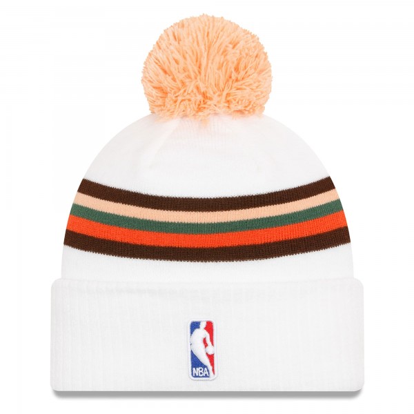 Шапка с помпоном San Antonio Spurs New Era 2023/24 City Edition Cuffed Knit - White