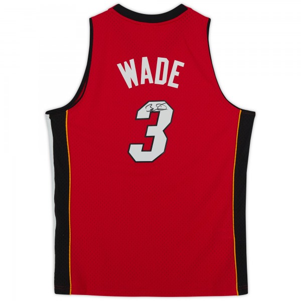 Игровая джерси Dwyane Wade Miami Heat Autographed Fanatics Authentic Red Mitchell & Ness 2005-2006 Swingman