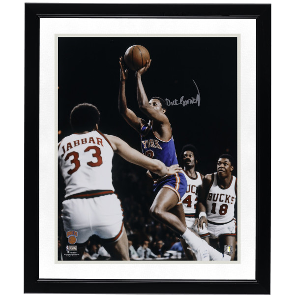 Фото с автографом Dick Barnett New York Knicks Fanatics Authentic 16 x 20 Shooting vs. Bucks