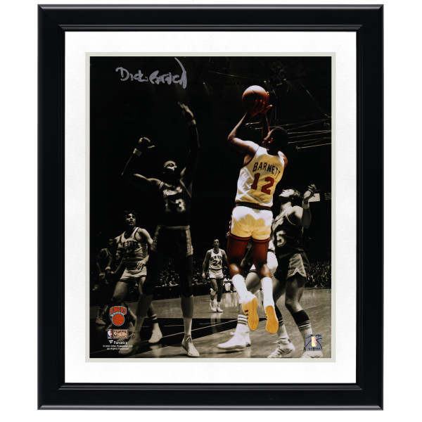 Фото с автографом Dick Barnett New York Knicks Fanatics Authentic 11 x 14 Shooting vs. Bucks