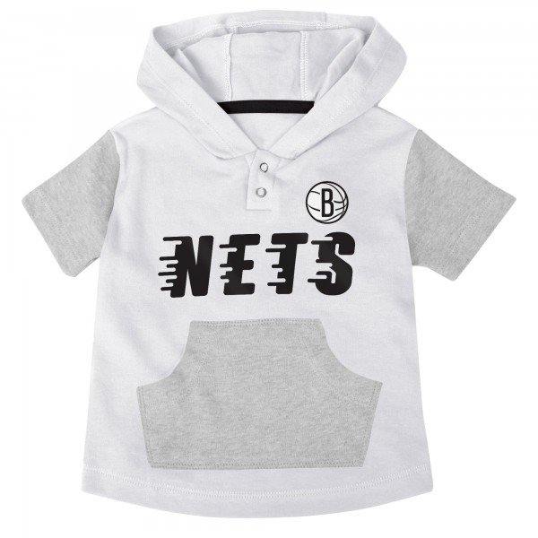 Малышам Brooklyn Nets Black/White/Gray Bank Shot Bodysuit, Hoodie T-Shirt & Shorts Set