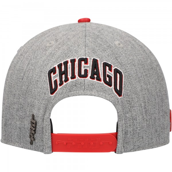 Бейсболка Chicago Bulls Pro Standard Classic Logo Two-Tone - Gray/Red