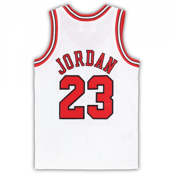 Toddler Chicago Bulls Michael Jordan Mitchell & Ness White 1997/98 Hardwood Classics Authentic Jersey