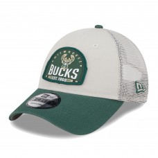 Бейсболка Milwaukee Bucks New Era Khaki/Hunter Green Throwback Patch Trucker 9FORTY
