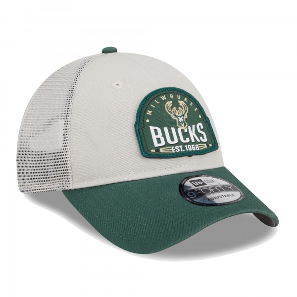 Бейсболка Milwaukee Bucks New Era Khaki/Hunter Green Throwback Patch Trucker 9FORTY