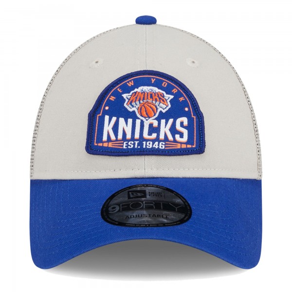 Бейсболка New York Knicks New Era Throwback Patch Trucker 9FORTY - Khaki/Blue