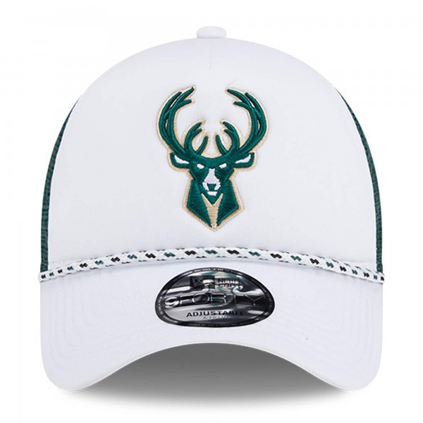 Бейсболка Milwaukee Bucks New Era White/Hunter Green Court Sport Foam A-Frame 9FORTY