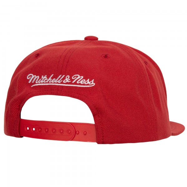Бейсболка Chicago Bulls Mitchell & Ness Red Champ Stack