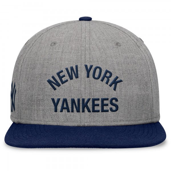 New York Yankees Fanatics Heather Gray/Navy Elements Flat Brim Snapbuckle Hat