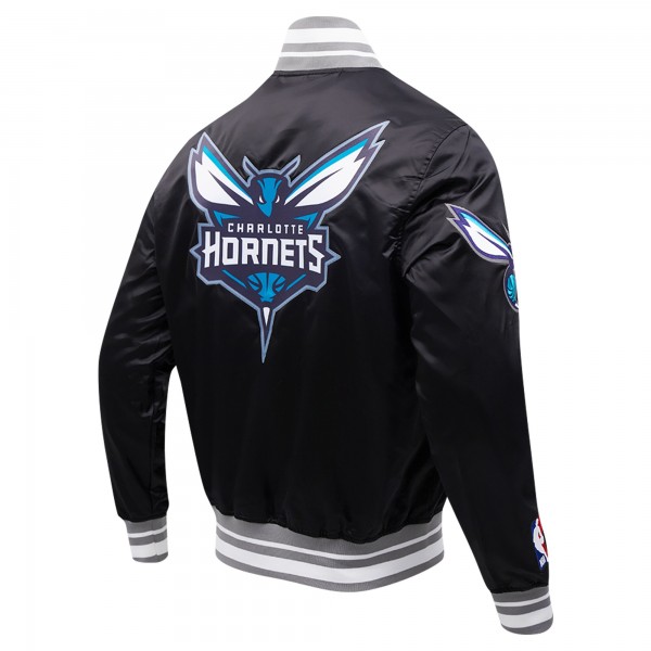 Бомбер Charlotte Hornets Pro Standard Script Tail Full-Snap Satin Varsity - Black