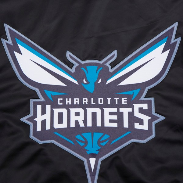 Бомбер Charlotte Hornets Pro Standard Script Tail Full-Snap Satin Varsity - Black