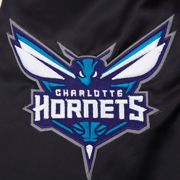 Бомбер Charlotte Hornets Pro Standard Script Tail Full-Snap Satin Varsity - Black
