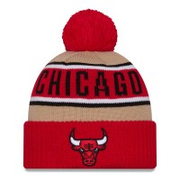 Шапка с помпоном Chicago Bulls New Era 2024 NBA Draft Cuffed Knit - Red/Tan