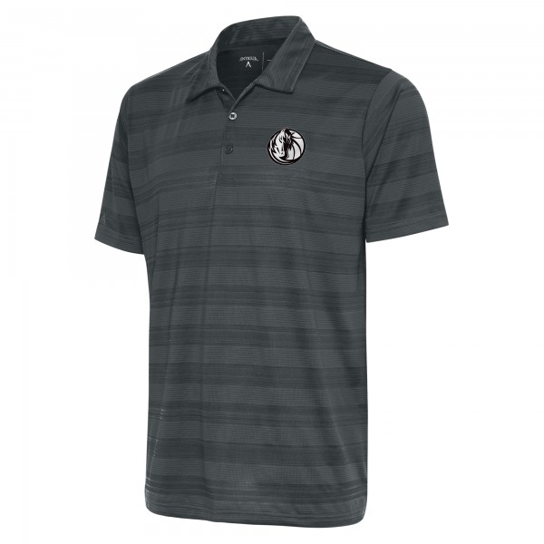 Поло Dallas Mavericks Antigua Metallic Logo Compass - Pewter