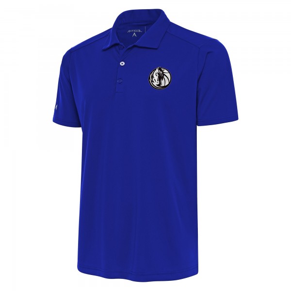 Поло Dallas Mavericks Antigua Metallic Logo Tribute Desert Dry - Blue