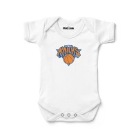 Newborn & Малышам New York Knicks Chad & Jake White Logo Bodysuit