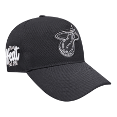 Бейсболка Miami Heat Pro Standard Black Paint the City Pinch Front