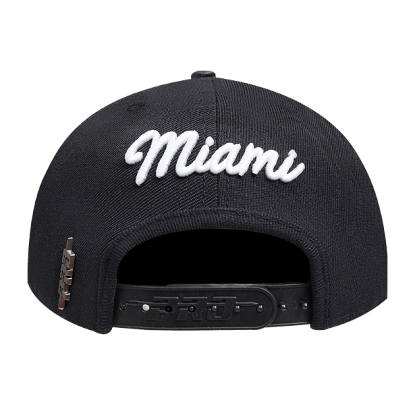Бейсболка Miami Heat Pro Standard Black Paint the City Pinch Front