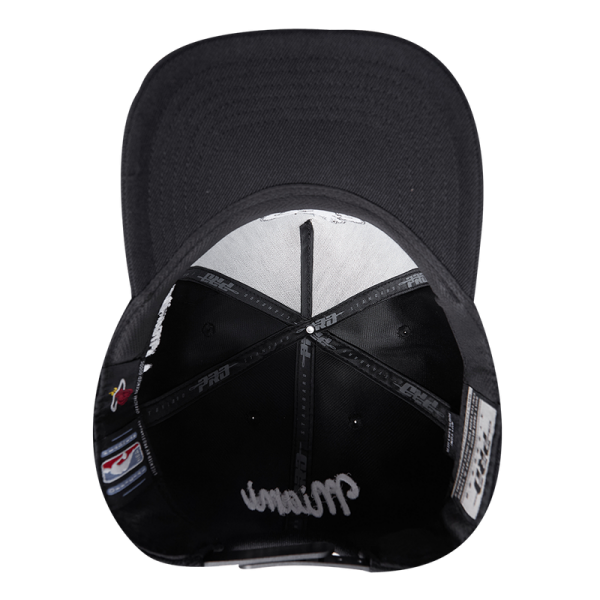 Бейсболка Miami Heat Pro Standard Black Paint the City Pinch Front