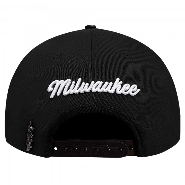 Бейсболка Milwaukee Bucks Pro Standard Black Paint the City Pinch Front