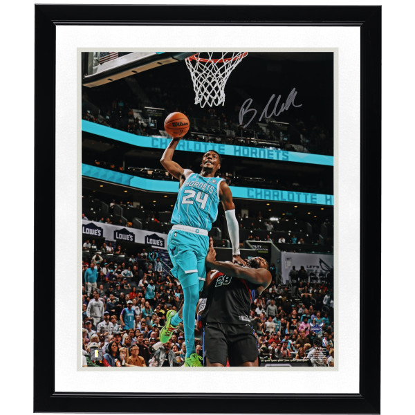 Фото с автографом Brandon Miller Charlotte Hornets Fanatics Authentic 16 x 20 Dunk In Teal