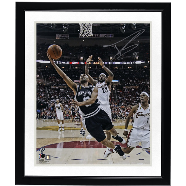 Фото с автографом Tony Parker San Antonio Spurs Fanatics Authentic 16 x 20 2007 NBA Finals Layup vs. Cleveland Cavaliers