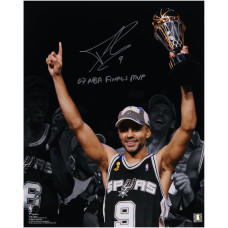 Фото с автографом Tony Parker San Antonio Spurs Fanatics Authentic 16 x 20 Holding 2007 NBA Finals MVP Trophy Spotlight with 07 NBA Finals MVP' Inscription