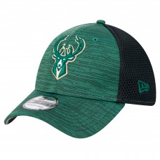 Бейсболка Milwaukee Bucks New Era Hunter Green Active Tech Neo Flex 39THIRTY