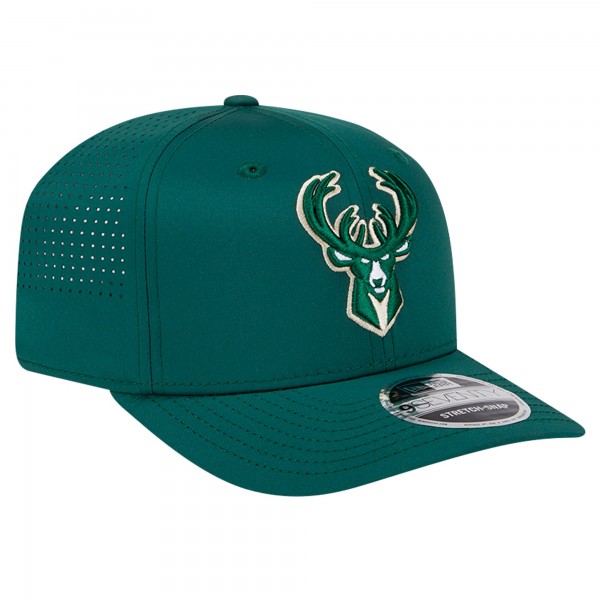 Бейсболка Milwaukee Bucks New Era Hunter Green Adventure Perform 9SEVENTY Stretch-Snap