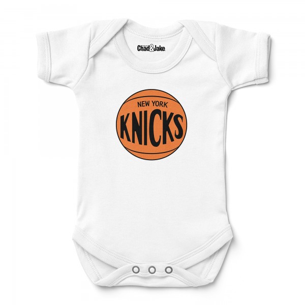 Newborn & Малышам New York Knicks Chad & Jake White Hardwood Classic Bodysuit