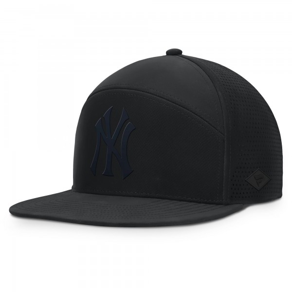 New York Yankees Fanatics Black Horizon Snapback Hat