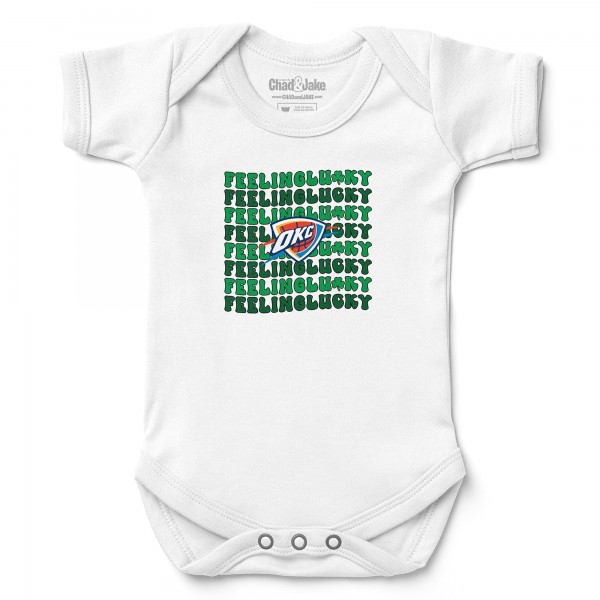 Newborn & Малышам Oklahoma City Thunder Chad & Jake White St. Patricks Day Feeling Lucky Bodysuit