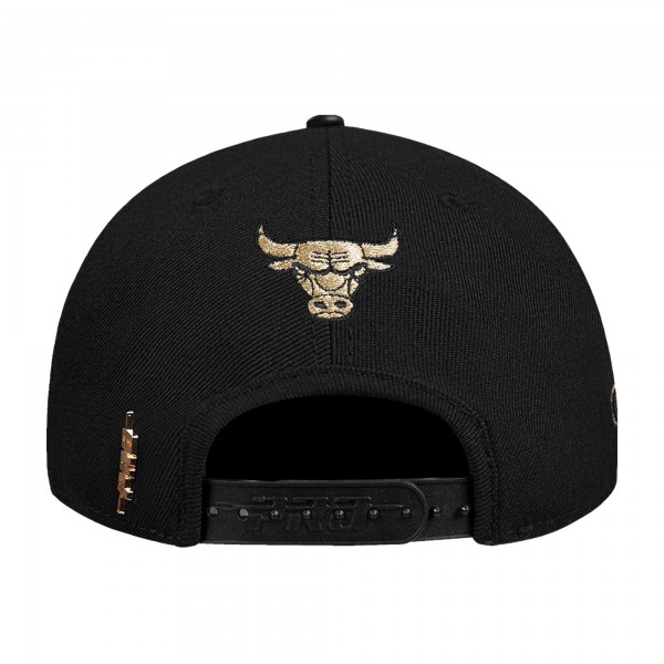 Бейсболка Chicago Bulls Pro Standard Black Metallic Logo Pinch Front