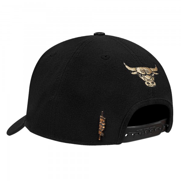 Бейсболка Chicago Bulls Pro Standard Black Metallic Logo Pinch Front