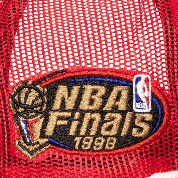 Бейсболка Chicago Bulls Mitchell & Ness Roper Meshback Trucker - Red