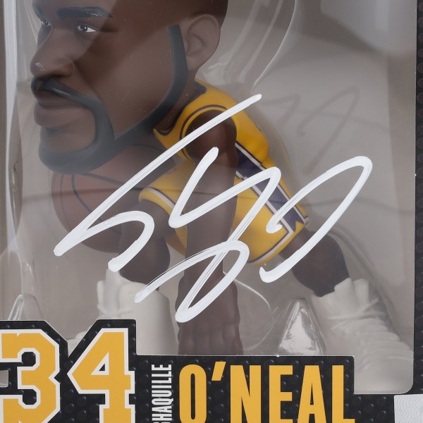 Shaquille ONeal Los Angeles Lakers Autographed Authentic smALL-STARS 6 Vinyl Figurine