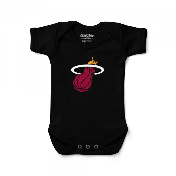 Newborn & Малышам Miami Heat Chad & Jake Black Primary Logo Bodysuit