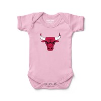 Newborn & Малышам Chicago Bulls Chad & Jake Pink Primary Logo Bodysuit