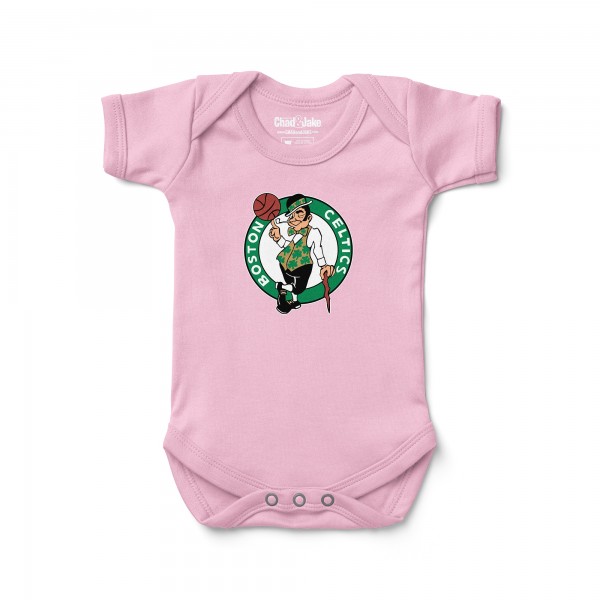 Newborn & Малышам Boston Celtics Chad & Jake Pink Primary Logo Bodysuit
